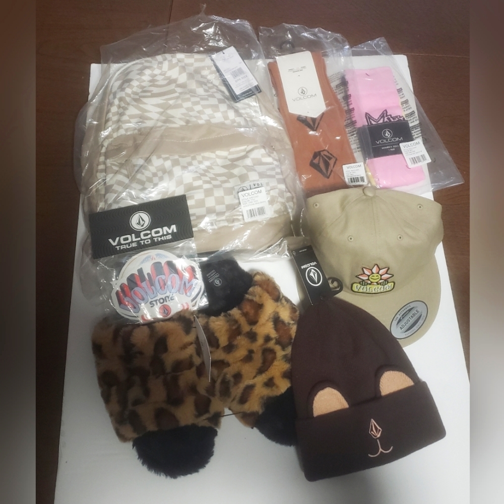 Volcom womens size 9 bundle